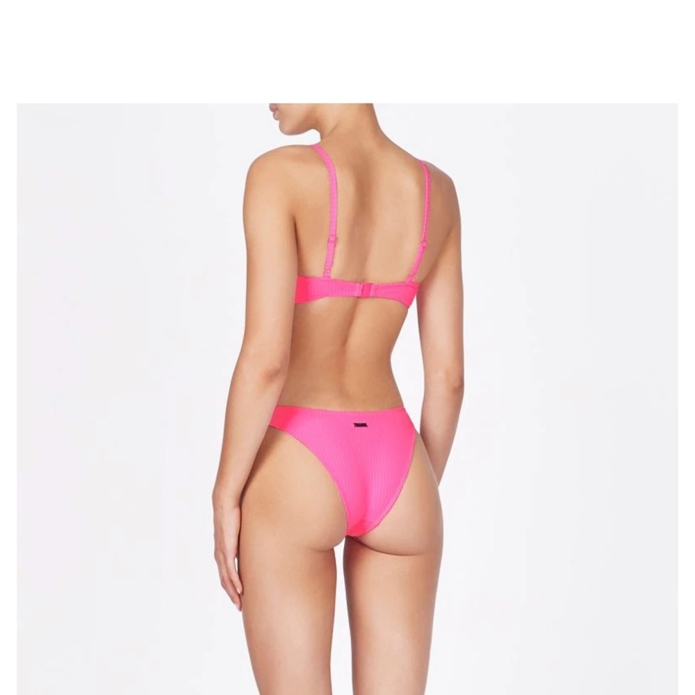 Small triangl bikini bottoms (cheeky)